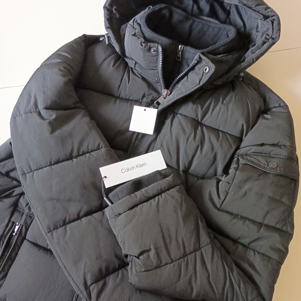 (NWT)Calvin Klein Men's Black Puffer Jacket